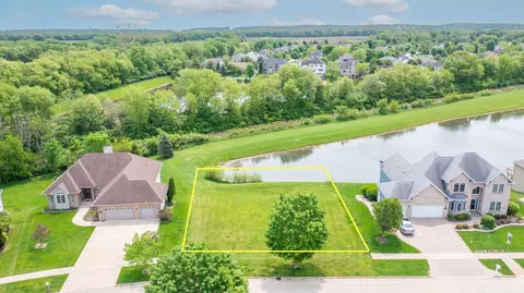 374 Poplar Dr, Yorkville, IL 60560
