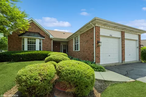 986 Harvest Cir, Crystal Lake, IL 60014