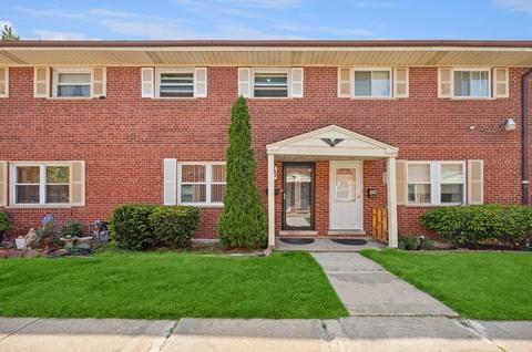 1423 W Touhy Ave #F, Chicago, IL 60626