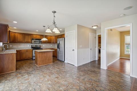 805 Chickory Dr, Champaign, IL 61822 photo 9