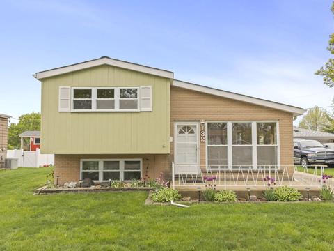 32 S Lodge Ln, Lombard, IL 60148
