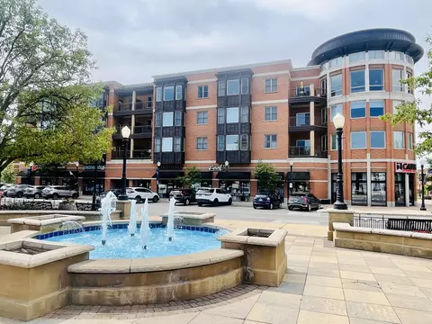 945 Burlington Ave #403, Downers Grove, IL 60515