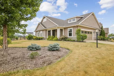 1704 Sunny Acres Rd, Mahomet, IL 61853