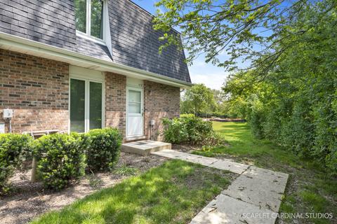 472 Sunnybrook Ln, Wheaton, IL 60187