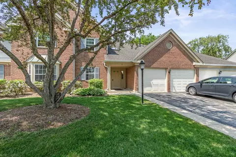 4 Aberdeen Ct #V1, Schaumburg, IL 60194