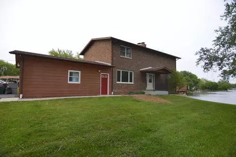 3624 Lakeview Dr, Island Lake, IL 60042