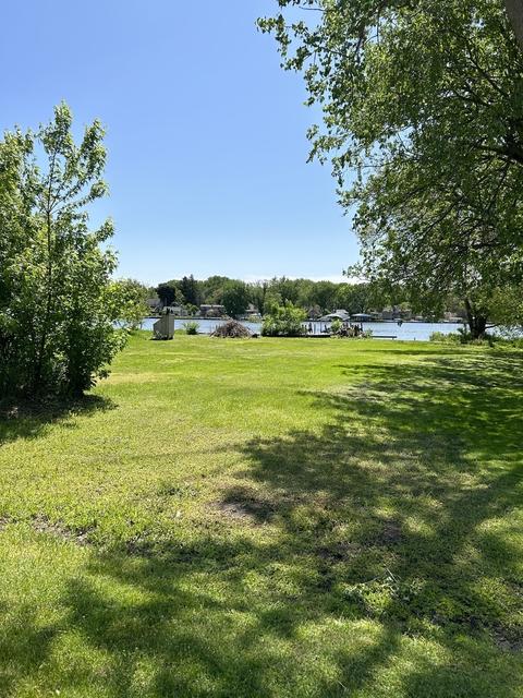 4124 N Riverdale Dr, Mchenry, IL 60051