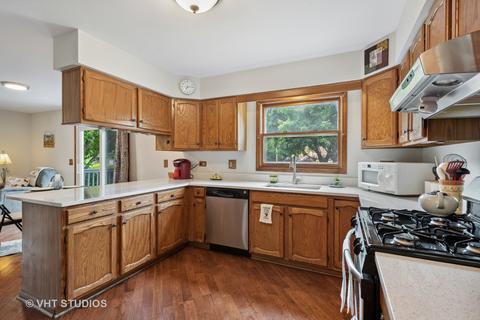 674 S 7th St, West Dundee, IL 60118 photo 8