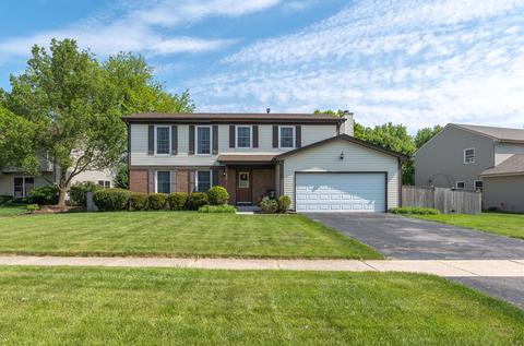 40 Cottonwood Cir, Batavia, IL 60510