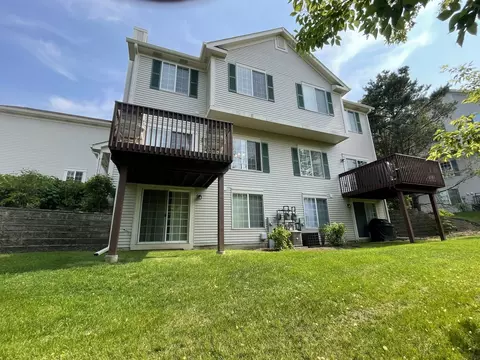 520 Fox Ridge Dr, Fox Lake, IL 60020