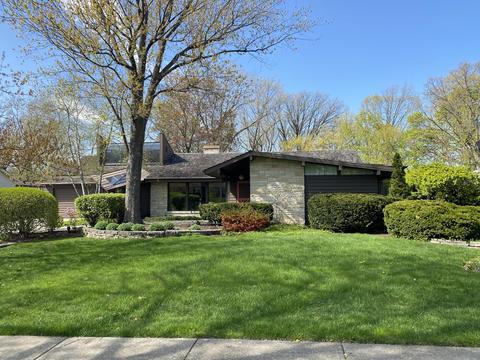 786 Longwood Dr, Lake Forest, IL 60045