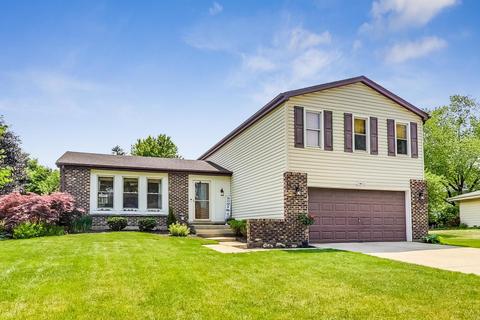 24 W701 Lakewood Dr, Naperville, IL 60540