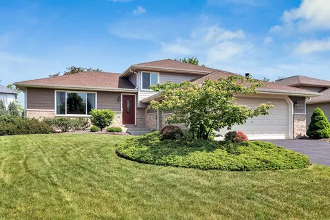 273 Green Mountain Dr, Bolingbrook, IL 60440