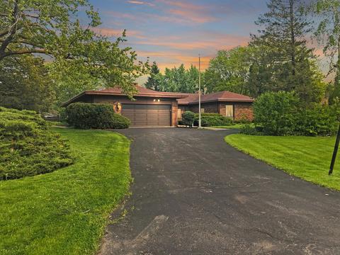 2285 Cedar Ct, Northbrook, IL 60062