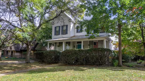 547 Edgewood Pl, River Forest, IL 60305