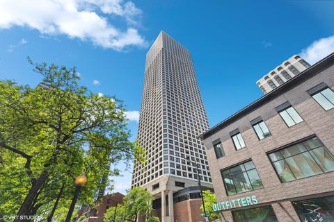 1030 N State St #32K, Chicago, IL 60610