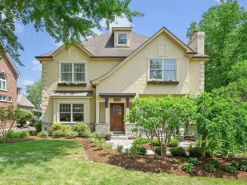 105 Woodstock Ave, Clarendon Hills, IL 60514