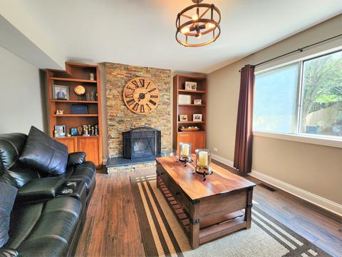 696 Dover Ct, Elgin, IL 60120 photo 12