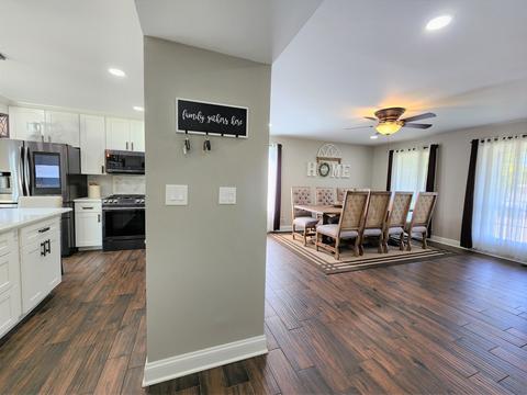 696 Dover Ct, Elgin, IL 60120 photo 13