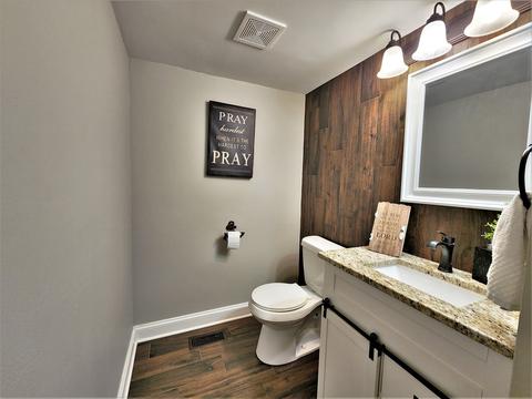 696 Dover Ct, Elgin, IL 60120 photo 10