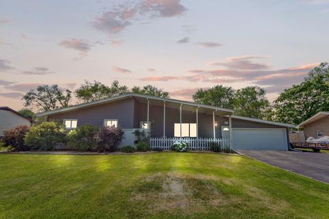 856 N Western Hills Dr, Kankakee, IL 60901