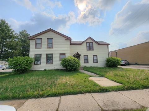 416 Clay St, Woodstock, IL 60098
