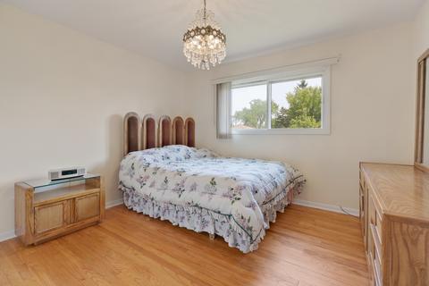 9363 Clancy Dr, Des Plaines, IL 60016 photo 11
