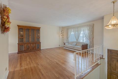 9363 Clancy Dr, Des Plaines, IL 60016 photo 3