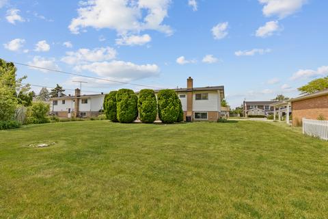 9363 Clancy Dr, Des Plaines, IL 60016 photo 20
