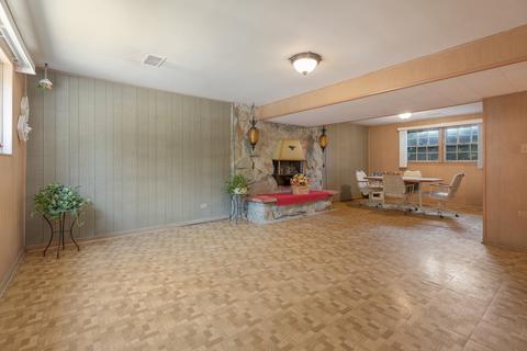 9363 Clancy Dr, Des Plaines, IL 60016 photo 15