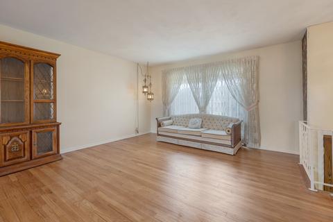 9363 Clancy Dr, Des Plaines, IL 60016 photo 4