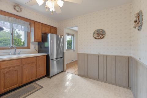 9363 Clancy Dr, Des Plaines, IL 60016 photo 10