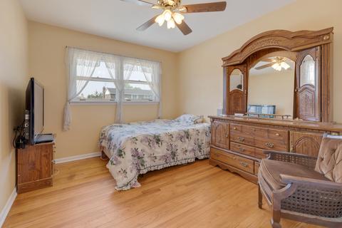 9363 Clancy Dr, Des Plaines, IL 60016 photo 13