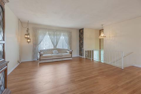 9363 Clancy Dr, Des Plaines, IL 60016 photo 5