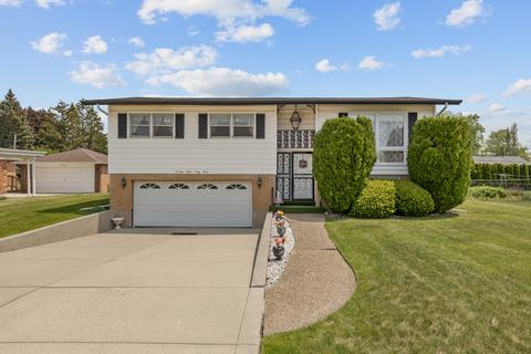 9363 Clancy Dr, Des Plaines, IL 60016