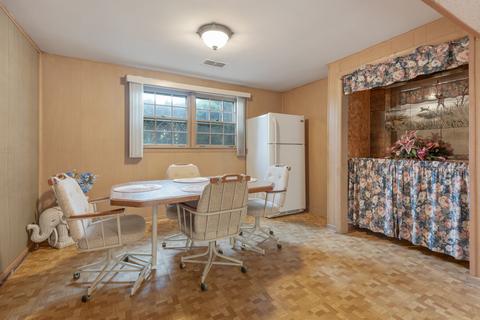 9363 Clancy Dr, Des Plaines, IL 60016 photo 17