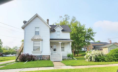 310 E Judd St, Woodstock, IL 60098