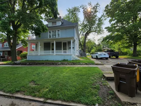 220 N Tryon St, Woodstock, IL 60098