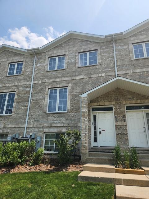 183 E River Rd #E-4, Des Plaines, IL 60016