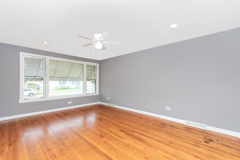 7713 Massasoit Ave, Burbank, IL 60459 photo 2