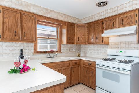 7713 Massasoit Ave, Burbank, IL 60459 photo 4
