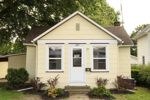 207 E Park St, Morrison, IL 61270