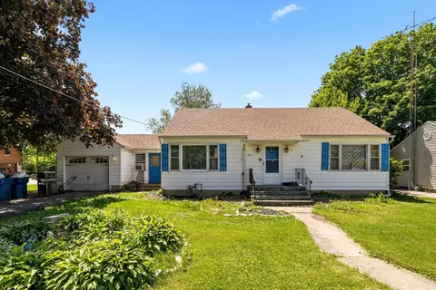 212 4th St, Earlville, IL 60518