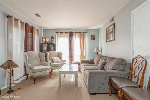 1870 Huntington Blvd #E, Hoffman Estates, IL 60169 photo 3