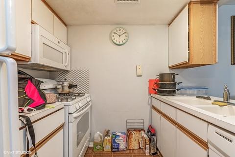1870 Huntington Blvd #E, Hoffman Estates, IL 60169 photo 5