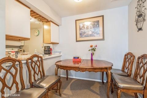 1870 Huntington Blvd #E, Hoffman Estates, IL 60169 photo 4