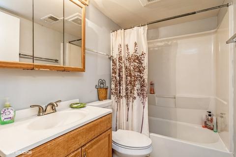 1870 Huntington Blvd #E, Hoffman Estates, IL 60169 photo 8
