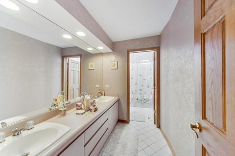 10161 Potter Rd, Des Plaines, IL 60016 photo 44
