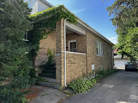 718 W Atlantic Ave, Waukegan, IL 60085