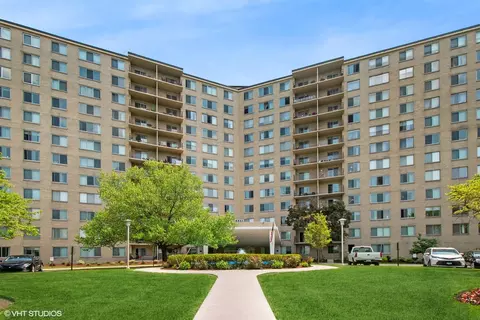 6933 N Kedzie Ave #302, Chicago, IL 60645